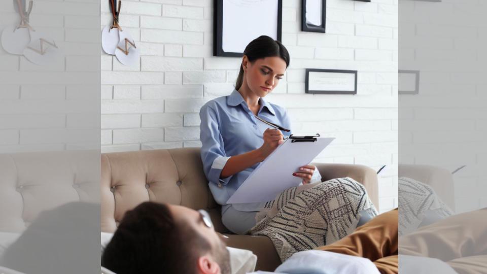 psychologist consulting patient